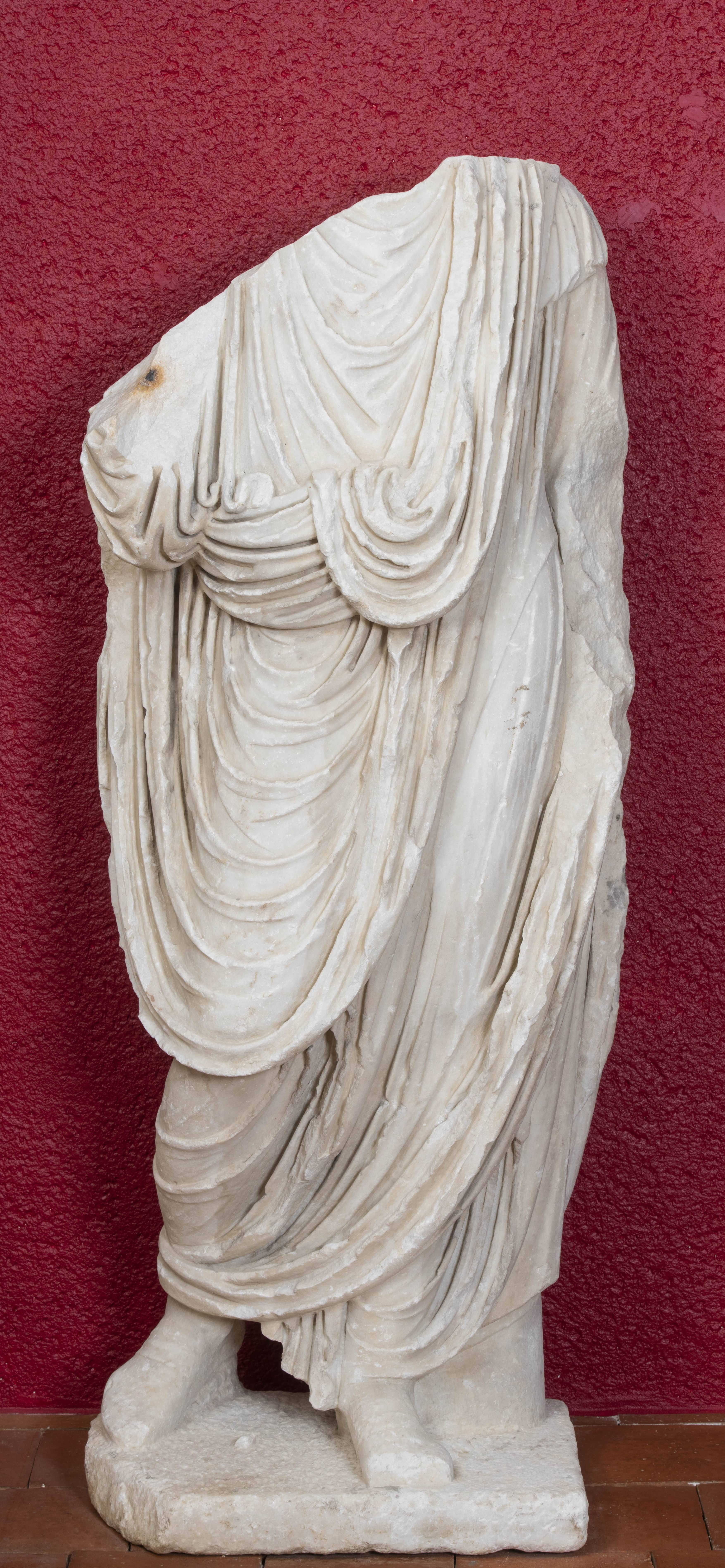 Statue masculine acéphale en toge (togatus)